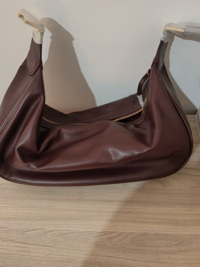 Burgundy Shoulder Bag Handbag — pre-loved on Thrifted.mt