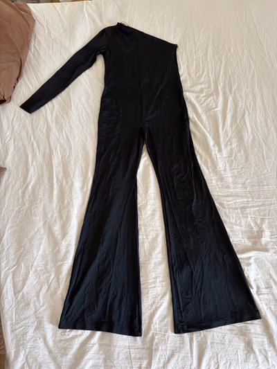 Black One-Shoulder Wide-Leg Jumpsuit by Zara — pre-loved on Thrifted.mt
