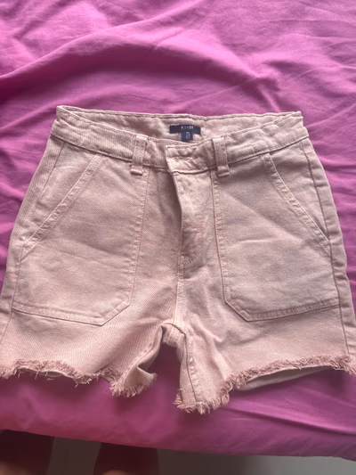 Pink denim raw-hem shorts by Kiabi — pre-loved on Thrifted.mt