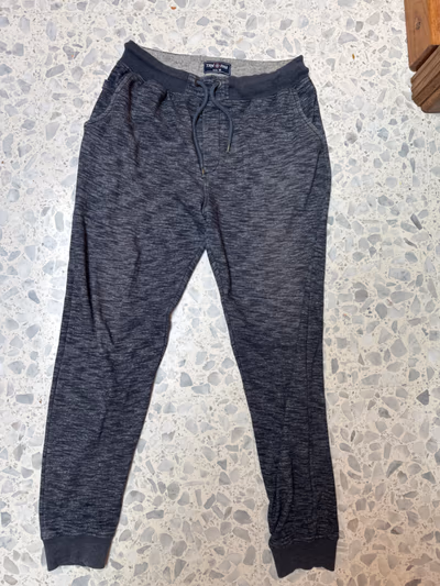 Pantaloni da jogging Terranova grigio melange by Terranova — pre-loved on Thrifted.mt