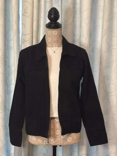 Billblass Black Jacket Y2K by Billblass — pre-loved on Thrifted.mt