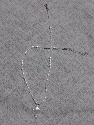 Pearl cross beaded necklace — pre-loved on Thrifted.mt