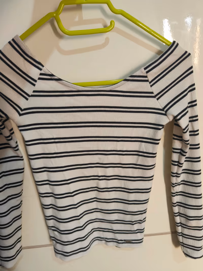 Striped long sleeve top by Cropp — pre-loved on Thrifted.mt