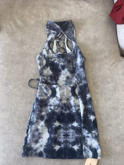 Tie-back marble print dress — pre-loved on Thrifted.mt
