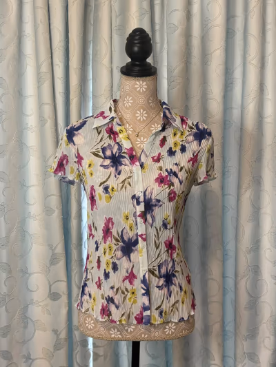 Classic Button Up Top Y2K — pre-loved on Thrifted.mt