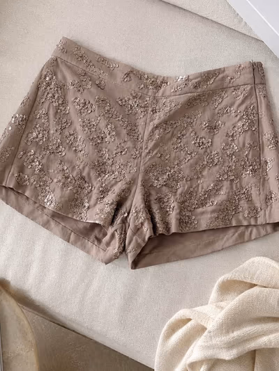 Embellished Tailored Shorts 100% viscose  by French Connection — pre-loved on Thrifted.mt