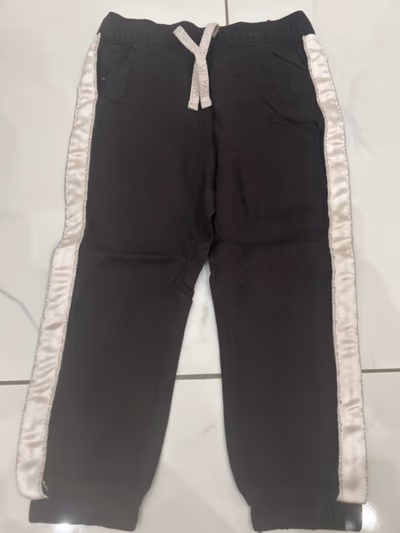 Black jogging bottoms with stripes — pre-loved on Thrifted.mt