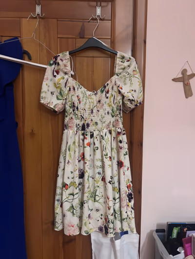 Floral Smocked Puff Sleeve Dress by H&M — pre-loved on Thrifted.mt