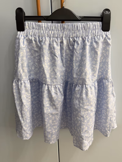 Floral Print Tiered Mini Skirt by SHEIN — pre-loved on Thrifted.mt