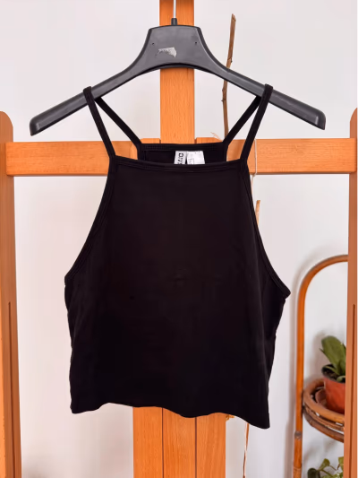 Black H&M crop top by H&M — pre-loved on Thrifted.mt