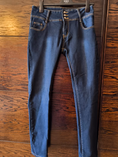 Fionina triple button skinny jeans by Fionina — pre-loved on Thrifted.mt