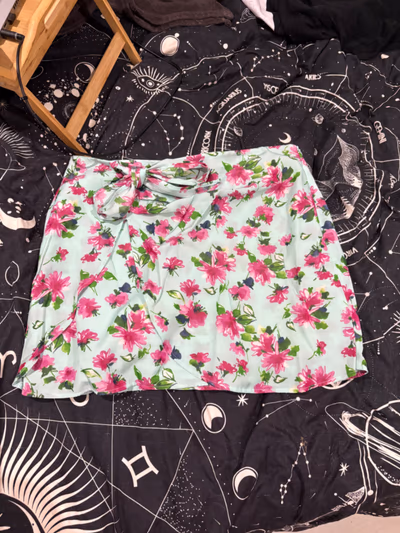 Calliope Floral Wrap-Style Skirt by Calliope — pre-loved on Thrifted.mt