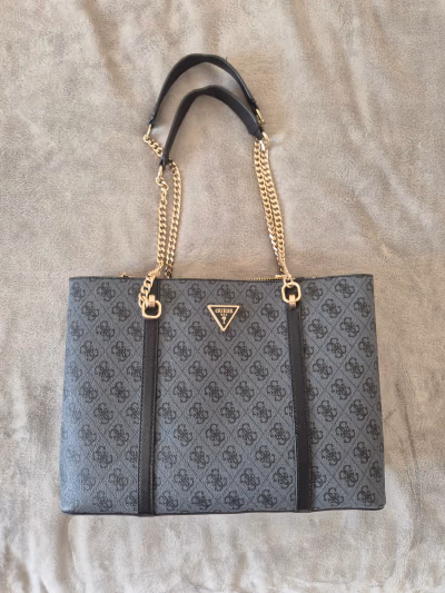 Guess Tote Bag by GUESS — pre-loved on Thrifted.mt