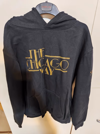 Black hoodie — pre-loved on Thrifted.mt