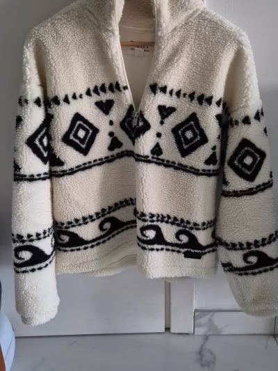 Roxy Patterned Fleece Quarter Zip by Roxy — pre-loved on Thrifted.mt