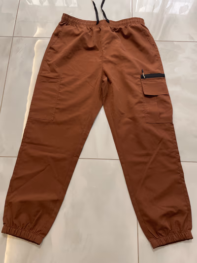 Brown utility cargo trousers by SHEIN — pre-loved on Thrifted.mt