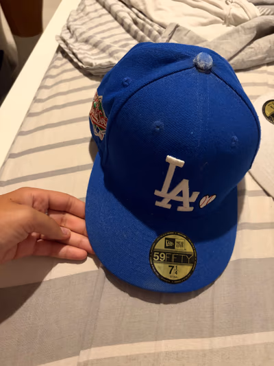 Gorra de los LA Dodgers de New Era: Talla 7 1/4 by New Era — pre-loved on Thrifted.mt