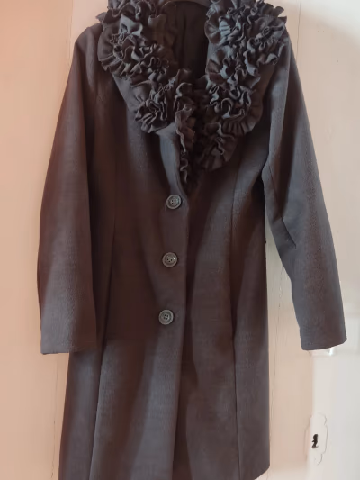 Abrigo largo gris carbón by Unbranded — pre-loved on Thrifted.mt