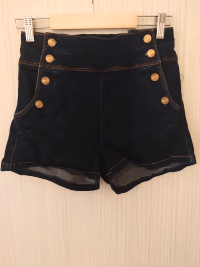 High-waisted dark denim sailor shorts by Pull&Bear — pre-loved on Thrifted.mt