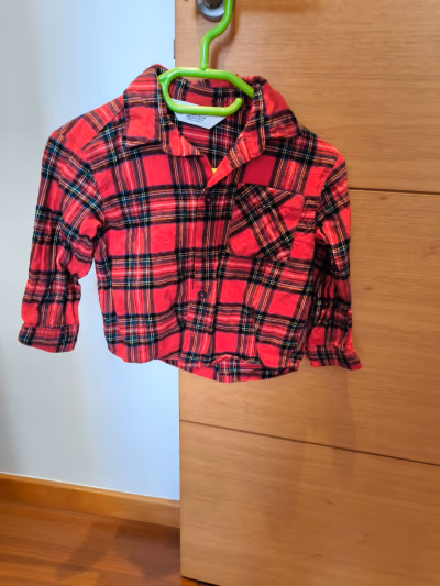 Red check flannel shirt by H&M — pre-loved on Thrifted.mt