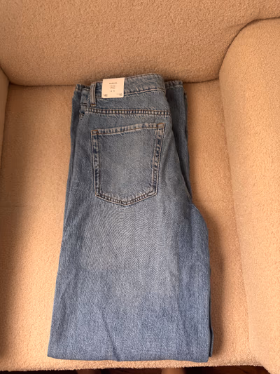 Mango - Wide Leg jeans - size 42 by Mango — pre-loved on Thrifted.mt
