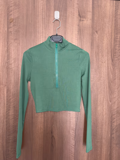 Ribbed Zip Neck Crop Top — pre-loved on Thrifted.mt