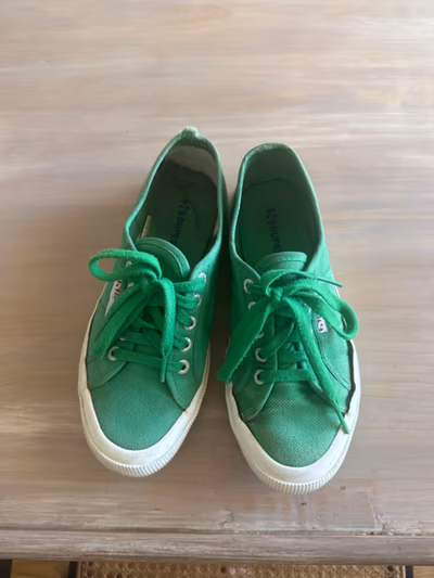 Zapatillas deportivas Superga de lona con cordones by Superga — pre-loved on Thrifted.mt
