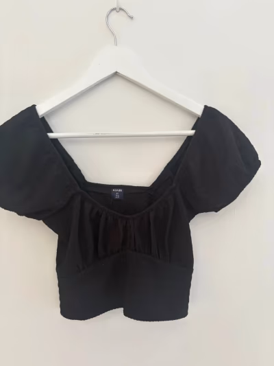 Black Textured Crop Top by Kiabi — pre-loved on Thrifted.mt