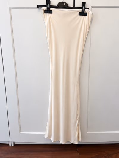 Cream Midi Skirt by Zara — pre-loved on Thrifted.mt