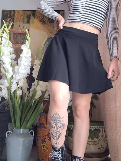 Cute black skirt — pre-loved on Thrifted.mt