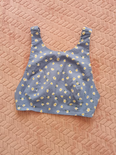 Top corto con estampado de margaritas de Zara by Zara — pre-loved on Thrifted.mt
