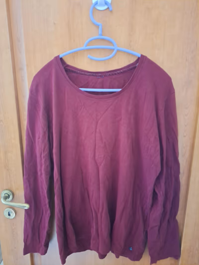 Cecil Burgundy Long Sleeve Top by Cecil — pre-loved on Thrifted.mt