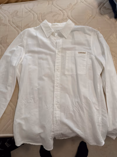 Calvin Klein white button-down shirt by Calvin Klein — pre-loved on Thrifted.mt