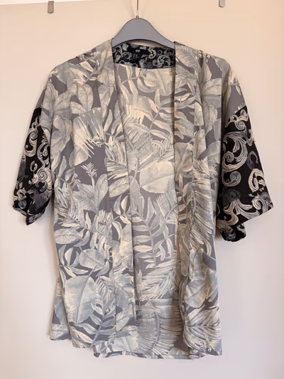 Patterned H&M Kimono Cardigan by H&M — pre-loved on Thrifted.mt