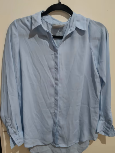 Light blue button-down shirt by Asos — pre-loved on Thrifted.mt