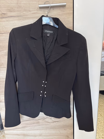 Black tailored fitted blazer by Sportstaff — pre-loved on Thrifted.mt