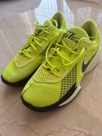 Nike GT Academy neon basketball trainers by Nike, SIZE EU 44 — pre-loved on Thrifted.mt
