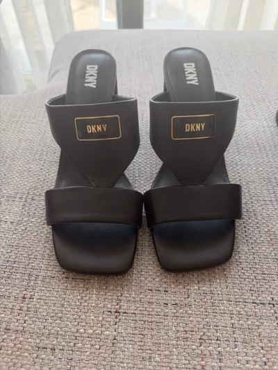 DKNY mules  by DKNY — pre-loved on Thrifted.mt