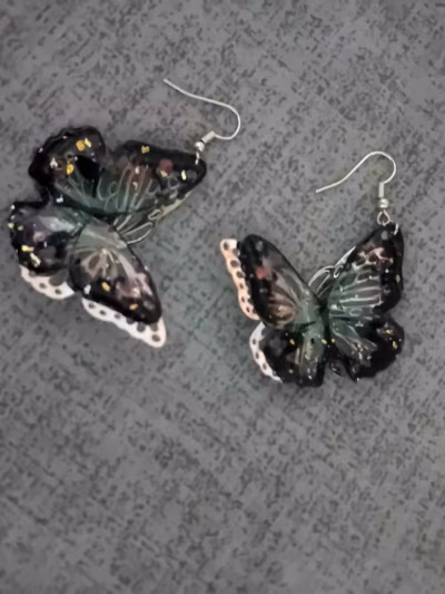 Butterfly design drop earrings — pre-loved on Thrifted.mt