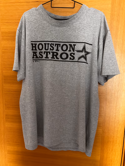 Houston Astros Grey Graphic T-Shirt by Majestic — pre-loved on Thrifted.mt