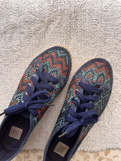 Alpargatas con cordones y estampado tejido by Colors of California — pre-loved on Thrifted.mt