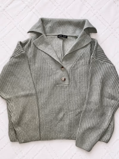 Sage Green collared knit sweater by SHEIN — pre-loved on Thrifted.mt