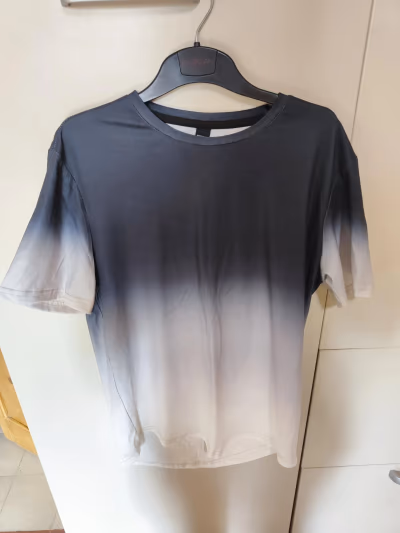 Black and white top — pre-loved on Thrifted.mt
