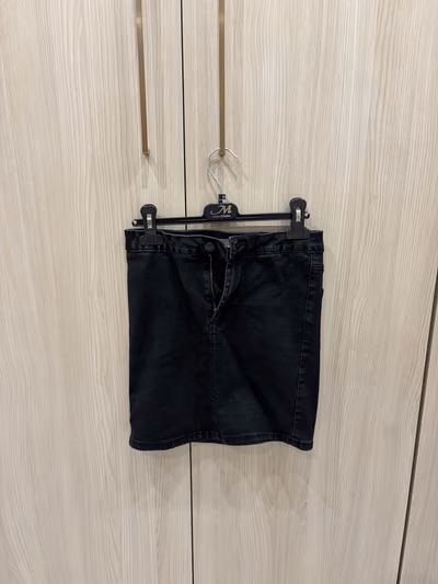 Black Denim Mini Skirt — pre-loved on Thrifted.mt