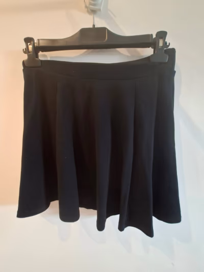 Black Pleated Mini Skater Skirt — pre-loved on Thrifted.mt