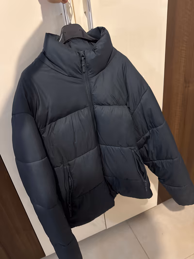 Zara jacket  by Zara — pre-loved on Thrifted.mt