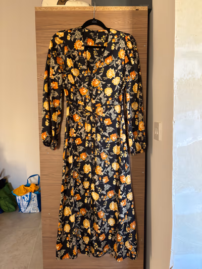 Floral Long Sleeve Wrap Dress River Island by River Island — pre-loved on Thrifted.mt