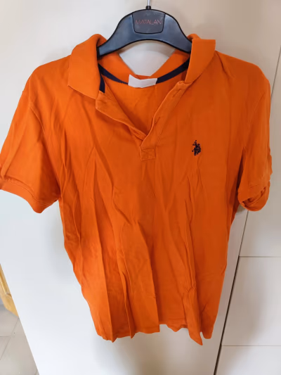 Orange polo shirt — pre-loved on Thrifted.mt