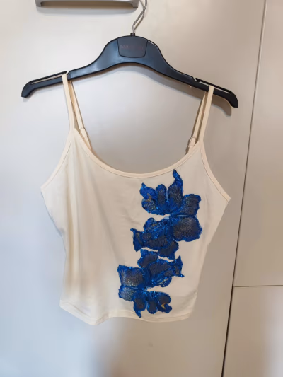 Floral top — pre-loved on Thrifted.mt