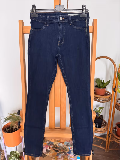 Jeggings vaqueros de lavado oscuro de Esprit by Esprit — pre-loved on Thrifted.mt